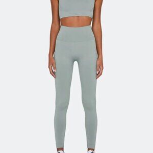 SET Active / Sculptflex Leggings & Box Cut Bra / Rain / Small